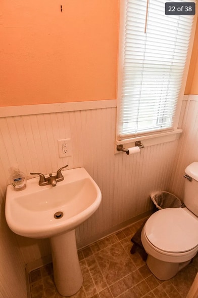 Building Photo - 716 Knight Ave N