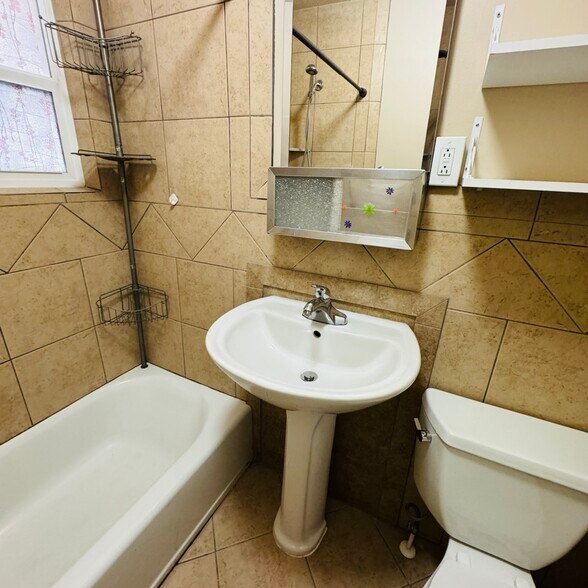 Building Photo - 732 S 900 E