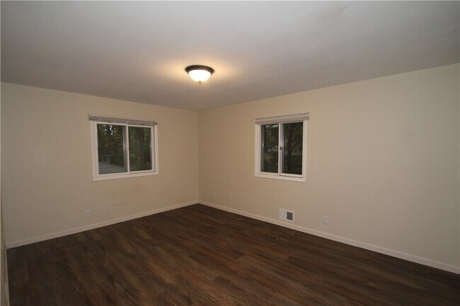Building Photo - 34 Bright Oaks Dr