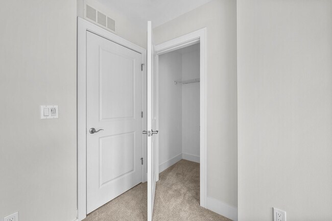 Building Photo - 4849 Lismore Ln