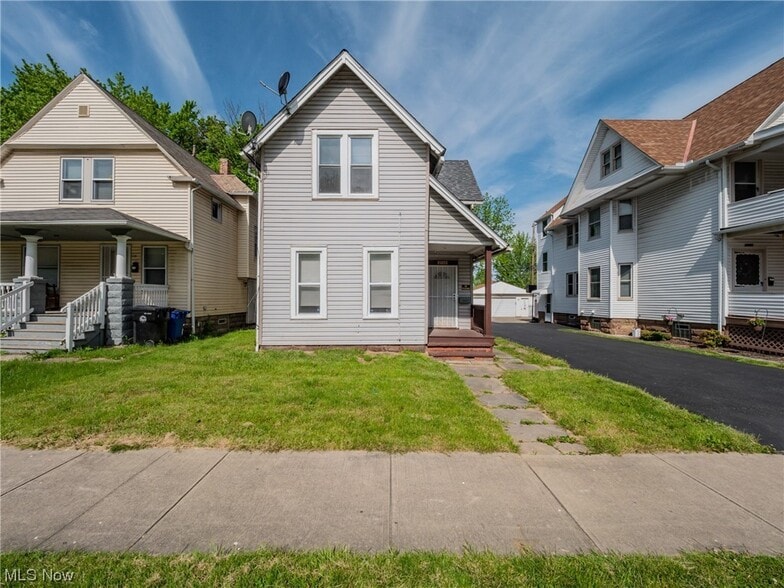 Primary Photo - 2112 W 93rd St