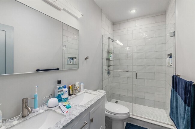 Building Photo - 178 Elm St