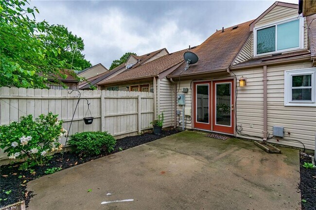 Building Photo - 655 Biltmore Dr