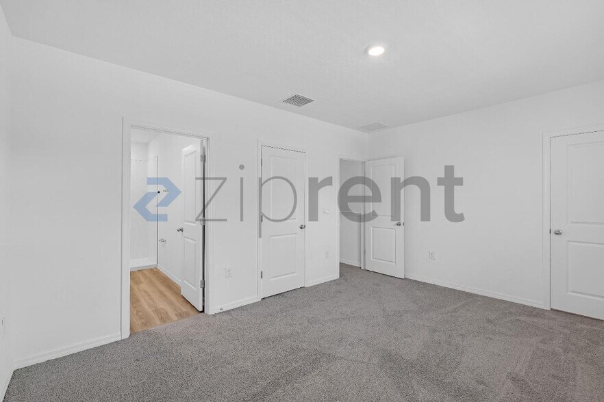 Building Photo - Unit