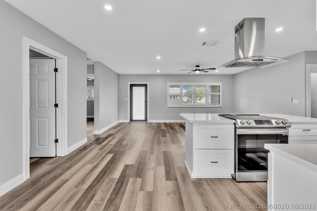 Building Photo - 2056 Park Pl