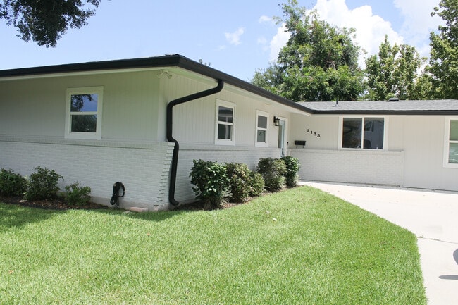 Building Photo - 2133 Generes Dr