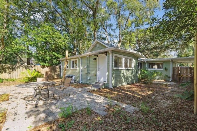 Building Photo - 4 Bedroom 2 Bath Home