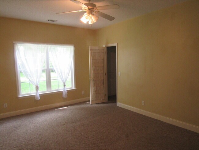 Building Photo - 28 Azalea Ave