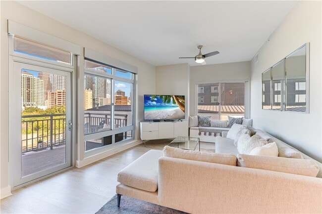 Building Photo - 603 Davis St