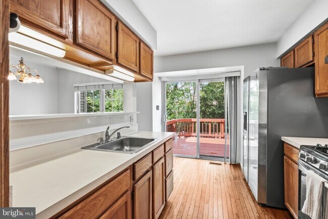 Building Photo - 45547 Hutchens Square