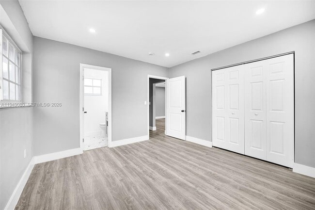 Building Photo - 645 NE 149th St