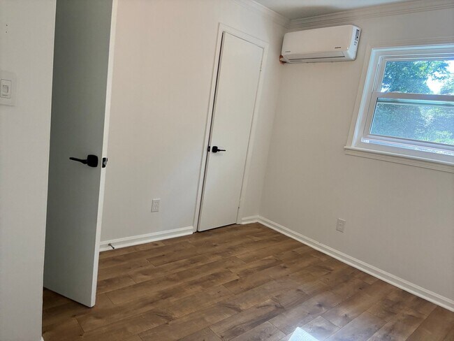 Building Photo - 824 Linbard Ln