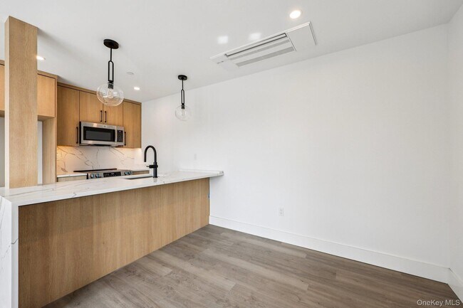 Building Photo - 325 Manville Rd