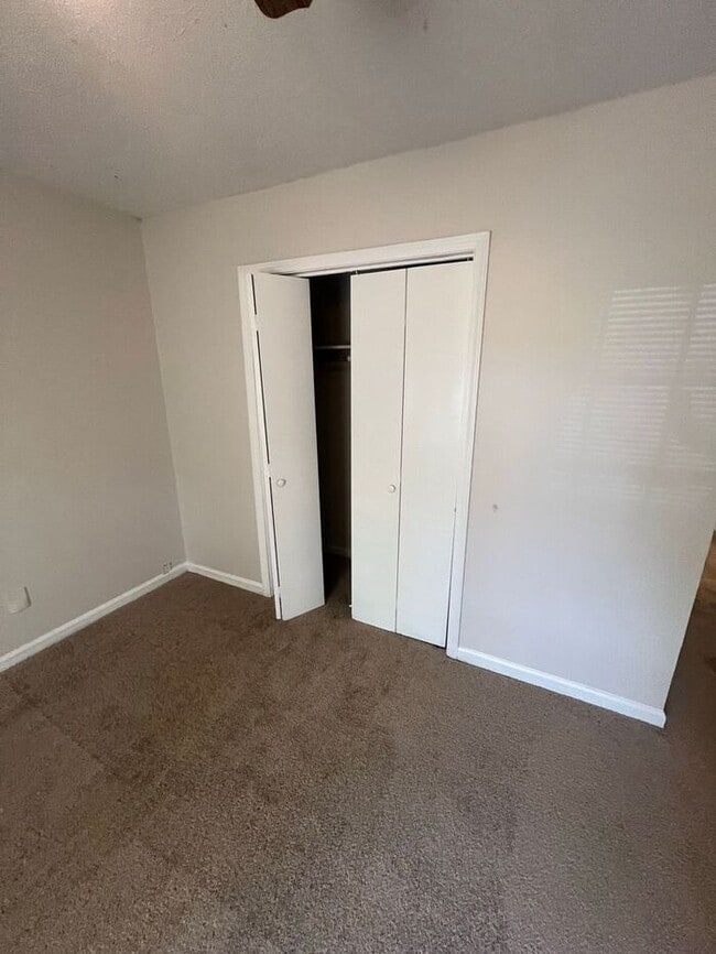 Building Photo - Beautiful 2 bedroom 2 bathroom ranch duplex Now Ready!