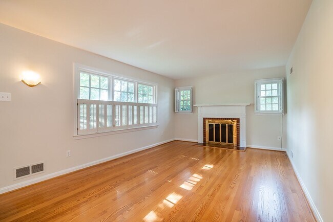 Building Photo - MUST SEE! Cozy Corner Cape in Chevy Chase is Move-in Ready!