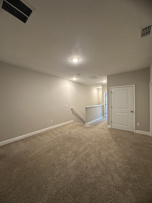 Building Photo - Stylish 3-Bedroom Townhouse with 2.5 Baths...