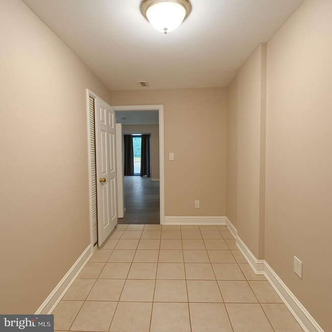 Building Photo - 8207 Stationhouse Ct