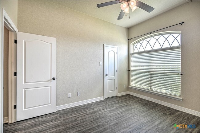 Building Photo - 1814 Rustic Manor Dr