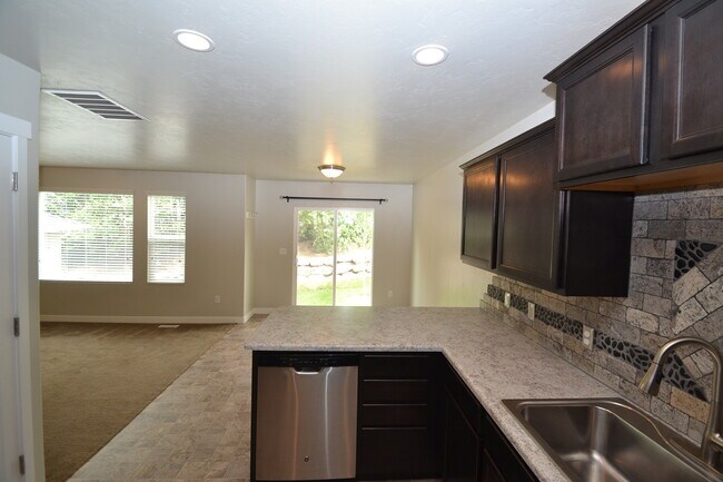 Building Photo - Beautiful 3 Bed/2.5 Bath in Draper!!!