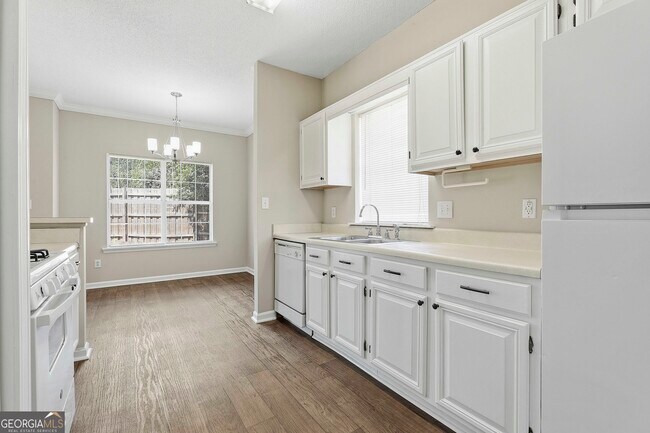 Building Photo - 130 S Fairfield Dr