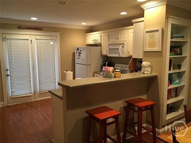 Building Photo - 490 S Barnett Shoals Rd