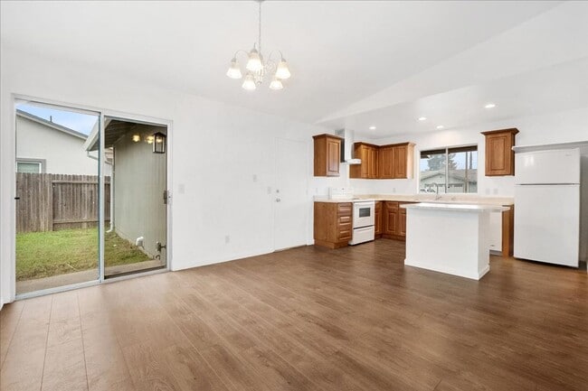 Building Photo - 1025 Marston St