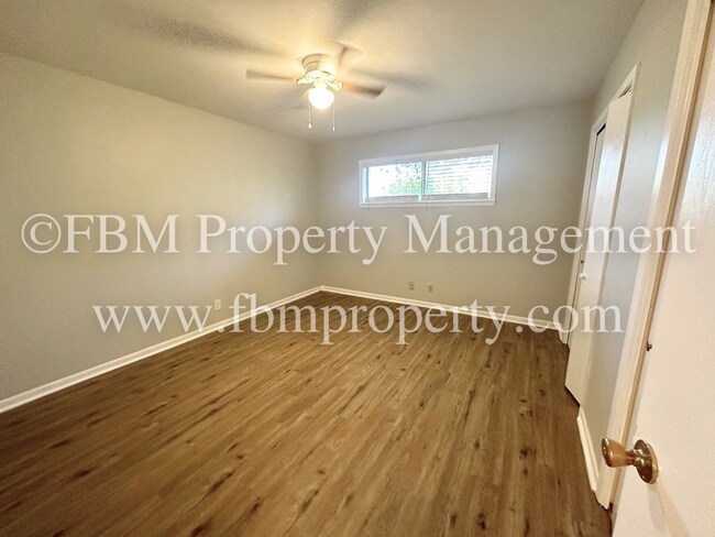 Building Photo - 108-110 Sunset Dr