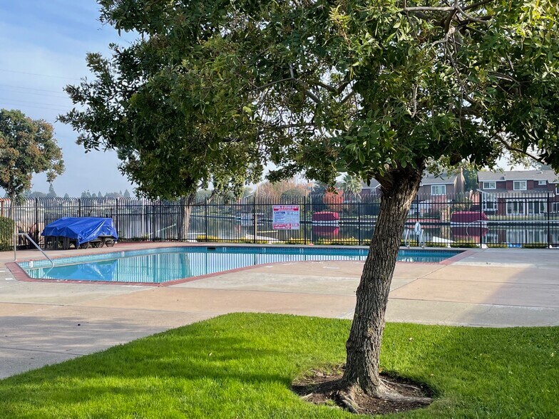 HOA - Pool/Lagoon Access - 1111 Lord Nelson Ln