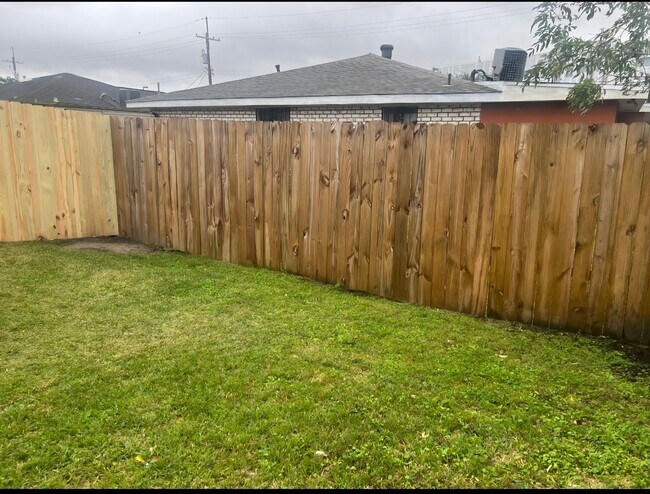 Building Photo - 8520 - 8522