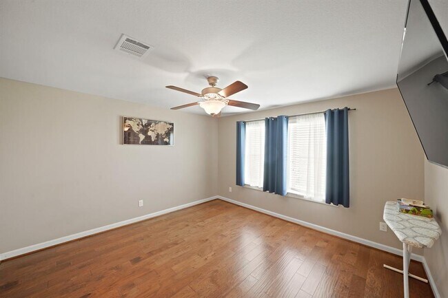 Building Photo - 249 Castlegate Ln