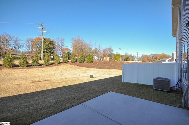 Building Photo - 204 Reynard Trl