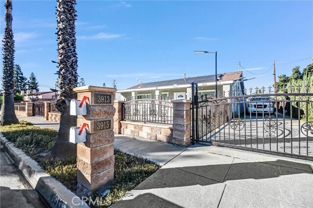 Building Photo - 3913 Walnut St