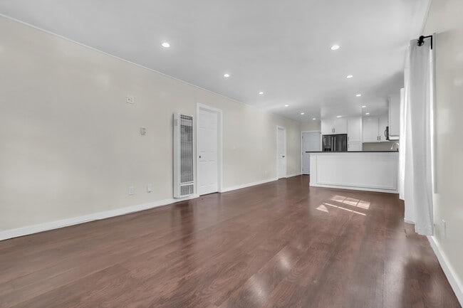 Building Photo - 2419 W 30th St