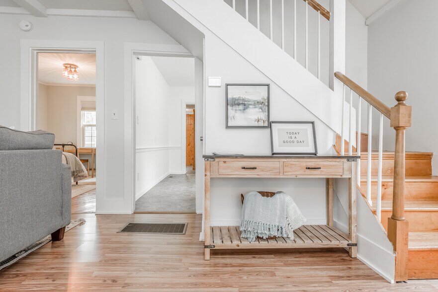 Building Photo - 21 Elsmere Rd