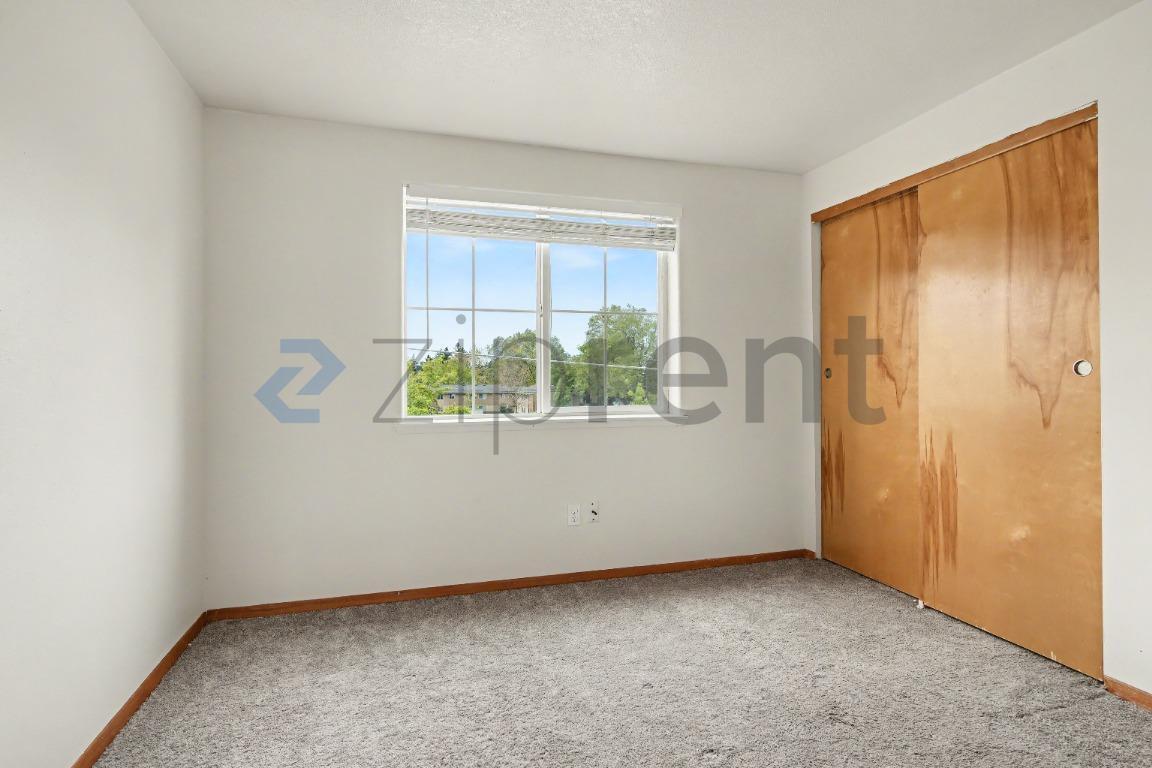 Building Photo - 1530 NE 68th Ave