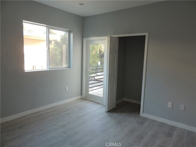 Building Photo - 22735 Del Valle St