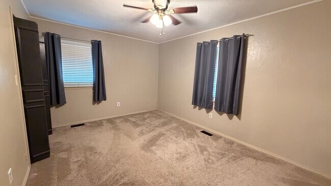 Building Photo - 209 E Cammack St