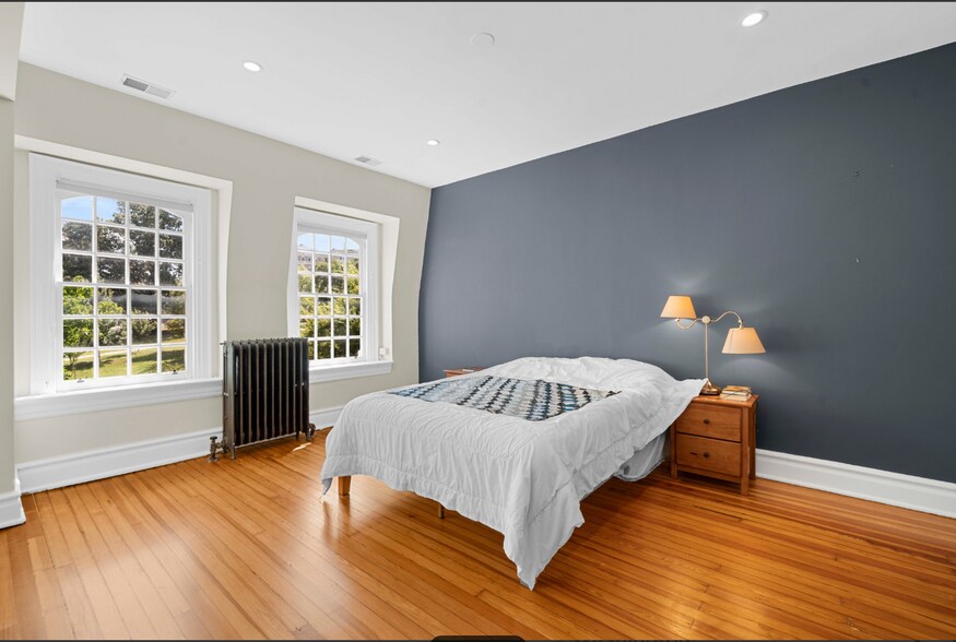 Building Photo - 2332 19th St NW