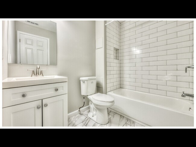 Building Photo - 119 Main St