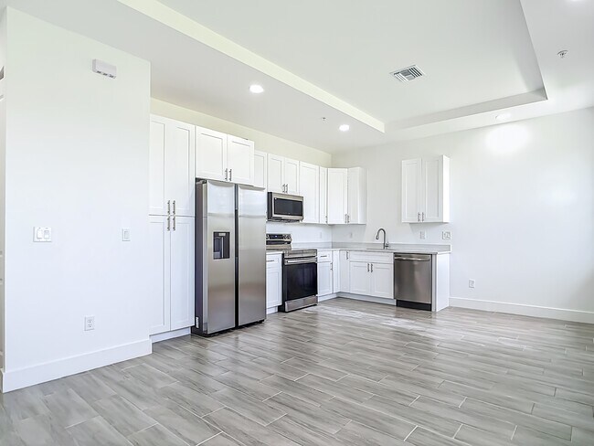 Building Photo - 260 Rotonda Blvd W