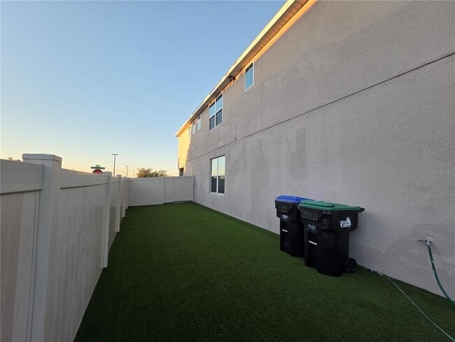 Building Photo - 11842 Silverlake Park Dr