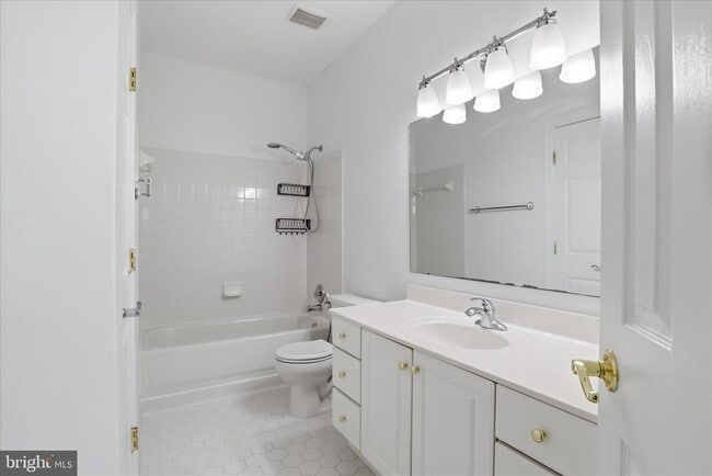 Building Photo - 981 Herons Run Ln