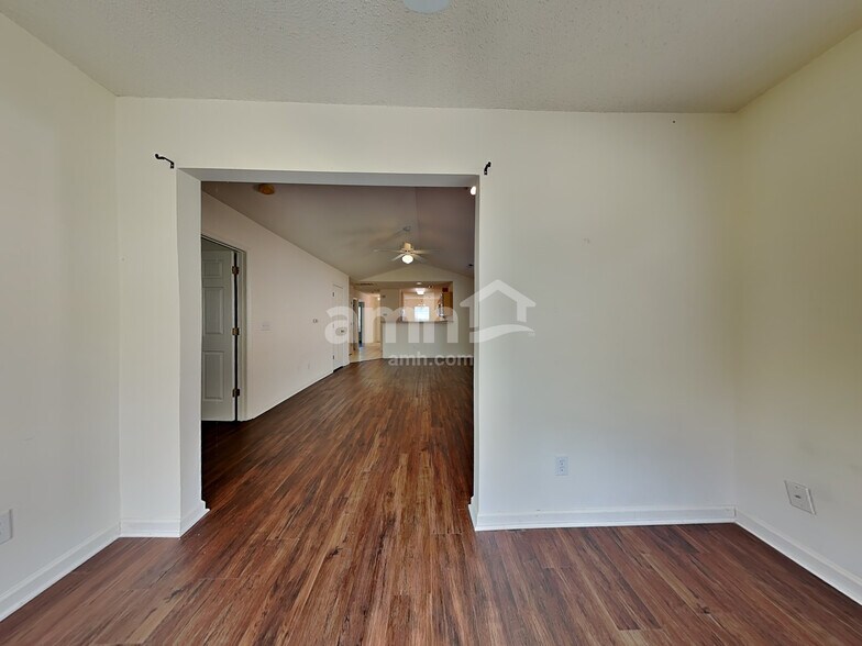 Building Photo - 105 Bristol View Cir