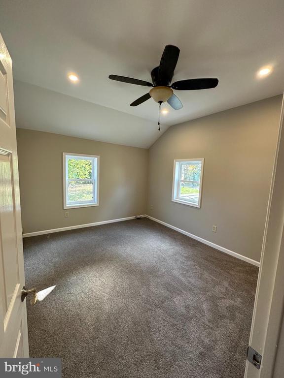 Building Photo - 134 Maple Ave