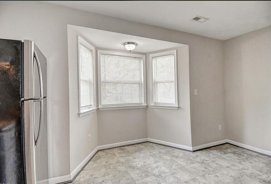 Building Photo - 1106 Eaglewood Dr