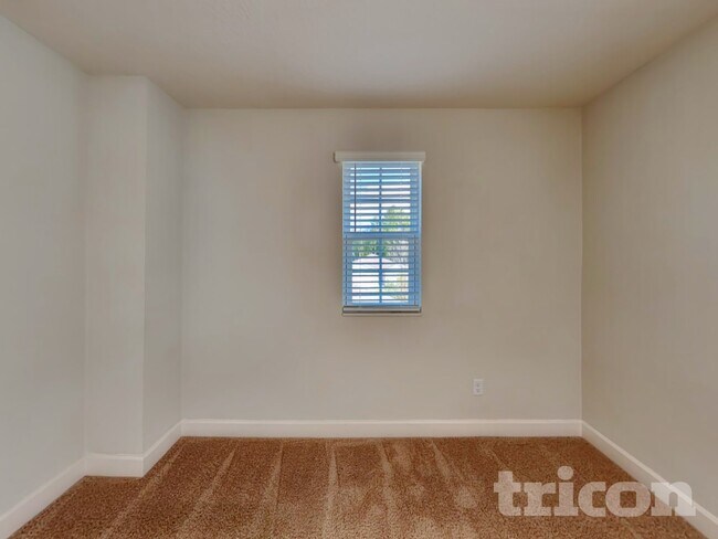 Building Photo - 895 Morgans Treasure Rd