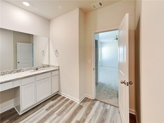 Building Photo - 1000 Claas Wy
