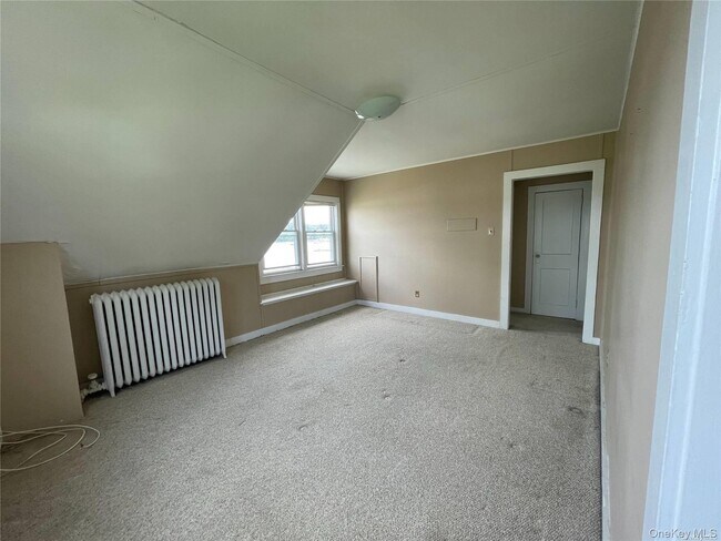 Building Photo - 293 W Shore Rd