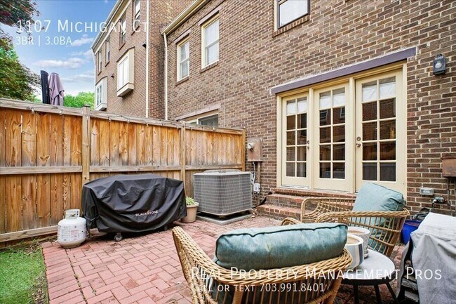 Building Photo - 1107 Michigan Ct