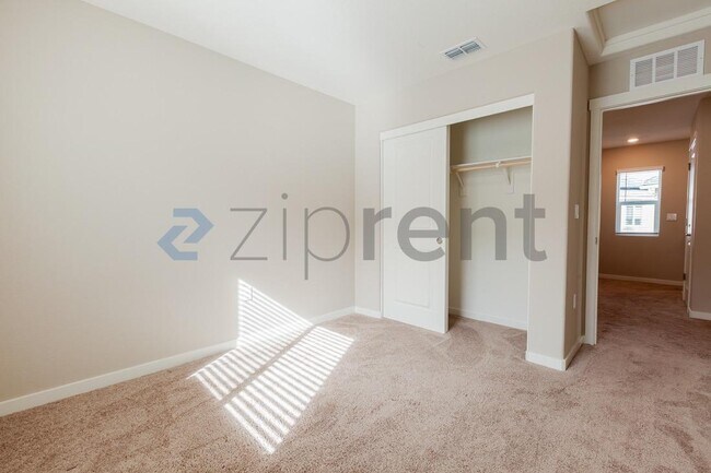 Building Photo - 2766 Bedell St